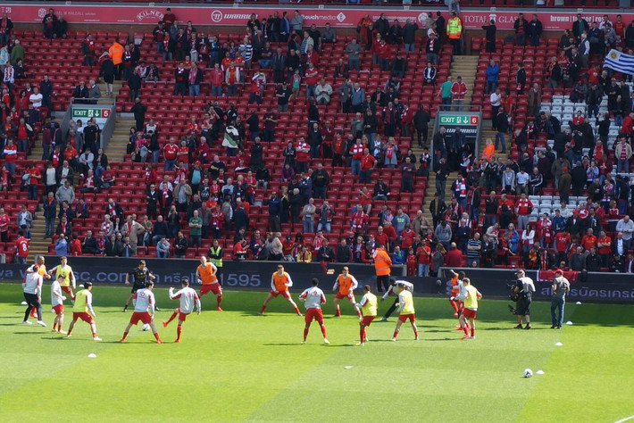 镜报：一神秘球迷向谢周三提供100万英镑无息贷款（镜报：神秘球迷为谢周三提供100万英镑免息借款）